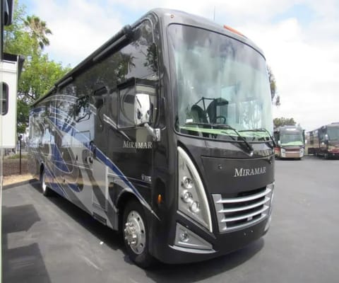 Beautiful Luxury Motorhome Bus