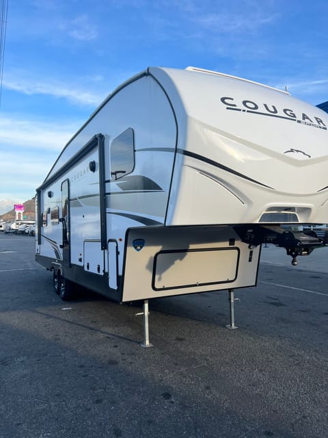 2023 Keystone RV Cougar (Sleeps 8) Towable trailer in Riverside