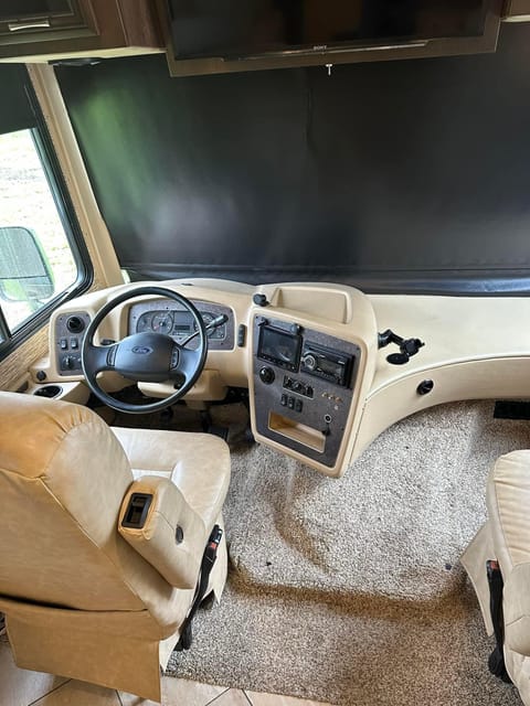 2018 Bunkhouse Canyon Star Motorhome Drivable vehicle in Noblesville