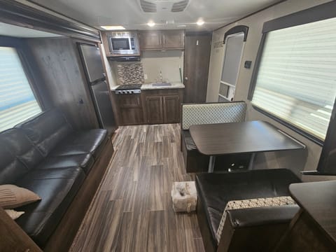 2019 Shasta Oasis 29ft Sleeps 8! Towable trailer in Wyoming