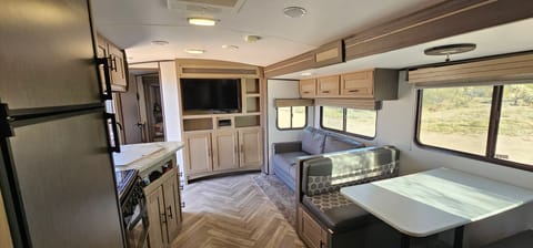 2021 Shadow Cruiser - Room for all your Adventures Towable trailer in San Tan Valley