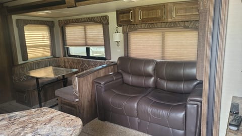 2017 Keystone RV Cougar is ready for your adventure. Can be delivered 4afee Towable trailer in Redding