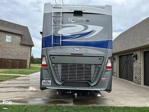 2022 Fleetwood Discovery LXE  LUXURY DIESEL PUSHER!!!! Drivable vehicle in Grapevine