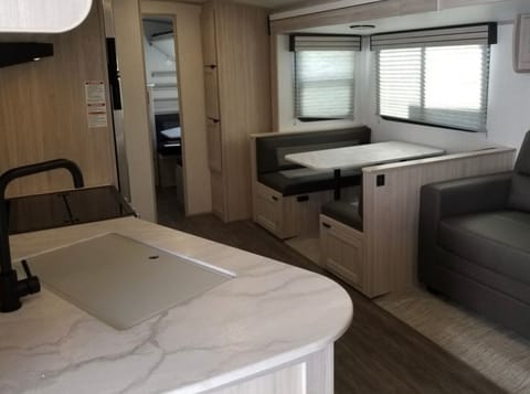 2023 31' Cruiser RV Shadow Cruiser Bunk Room Towable trailer in Penn Valley