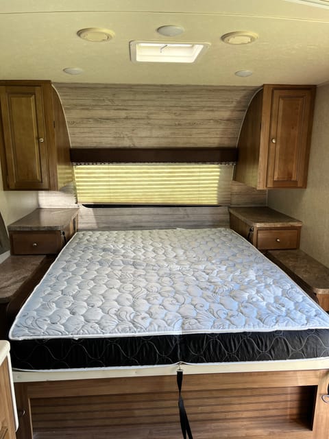 *The Little Brown Bear* 2018 Forest River Rockwood Mini Lite BH *Price Drop Tráiler remolcable in Logan