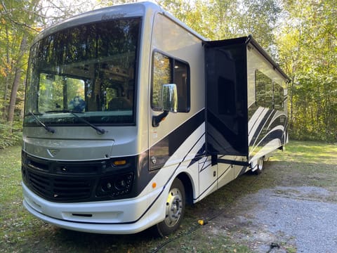 Beautiful Luxurious Motorhome! Drivable vehicle in Pickering