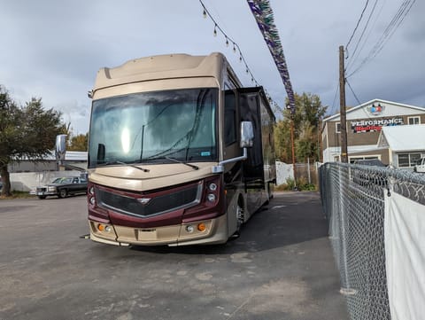 2017 Fleetwood Discovery Class A Bunkhouse Sleeps 8 Drivable vehicle in Kalispell
