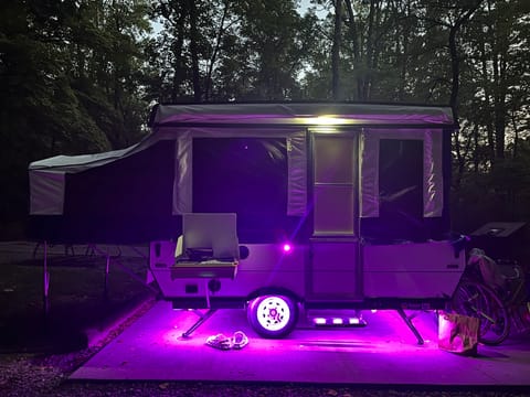Cozy, Easy to Towing, Lovely Pop Up Camper in Brooklyn Towable trailer in Cherry Hill