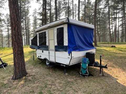 Cozy, Easy to Tow, Lovely Pop Up Camper Towable trailer in Cherry Hill