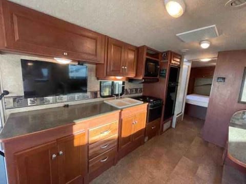 2015 Winnebago Vista (31 foot Class A) with large slider Véhicule routier in Kent