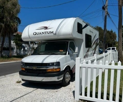 2022 Thor Quantum SE RV Pet Friendly Drivable vehicle in Indian Rocks Beach