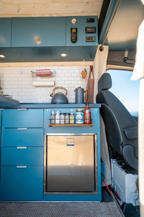 Van Luca: Mercedes-Benz Sprinter Campervan in Placerville