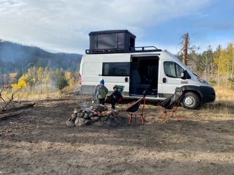 The BigHorn - Ram ProMaster Camper Van Reisemobil in Golden