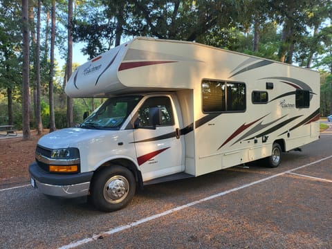 RV Trippin - "Clyde" - Coachmen Freelander Drivable vehicle in Tomball