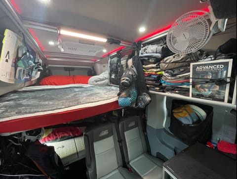 Pro-build Adventure Van w/ WiFi - Vandoit LIV 2016 Ford 350 Van aménagé in Millcreek