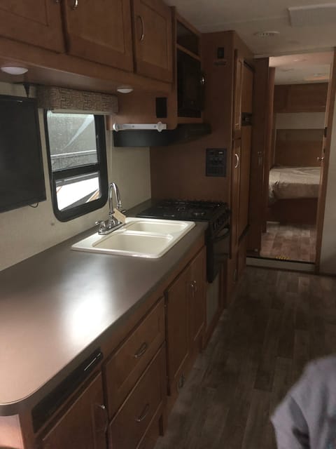 2017 Winnebago Minnie Winnie-Pet and family friendly! Drivable vehicle in Springfield