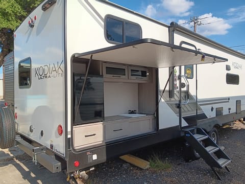 #15 -2023 Dutchmen Kodiak 332BHSL Bunkhouse - 33ft Bunkhouse Towable trailer in Temple