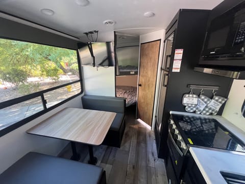 2022 Springdale - 28ft SOLAR Bunkhouse - Fully Stocked Towable trailer in Gilbert