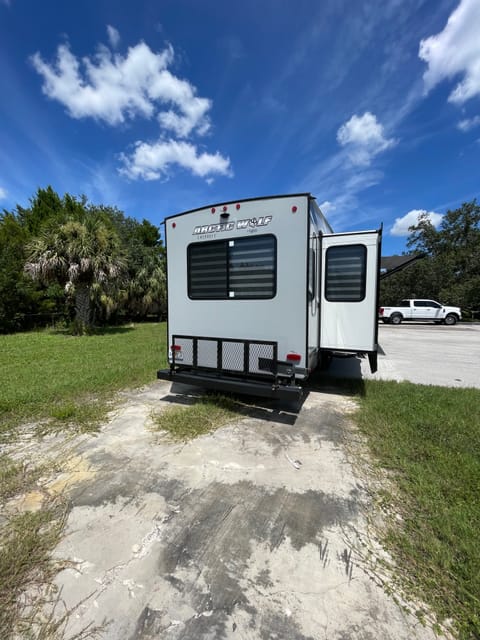 2022 Forest River Cherokee Arctic Wolf Towable trailer in Seminole