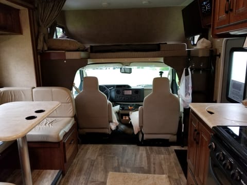 2017 Forest River Sunseeker - Little Lisa the Family Friendly RV!! Drivable vehicle in Crystal Lake