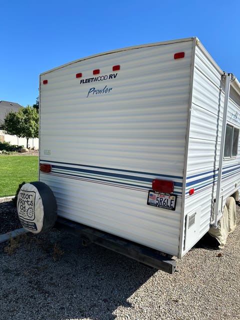 2000 Fleetwood Prowler 24J. Easy to tow only 4350 lbs. Towable trailer in Sandy