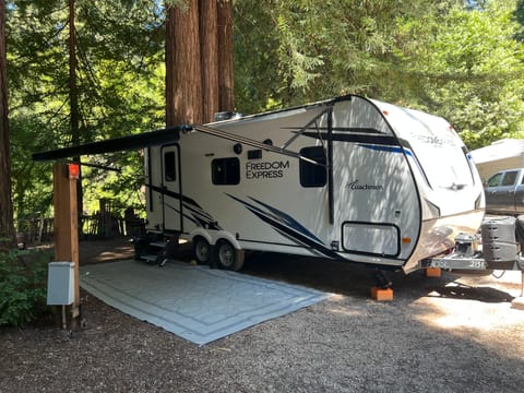 2022 Forest River Coachmen Freedom Express Select Towable trailer in Evergreen
