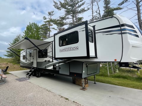 40’  4 pullout fifth wheel