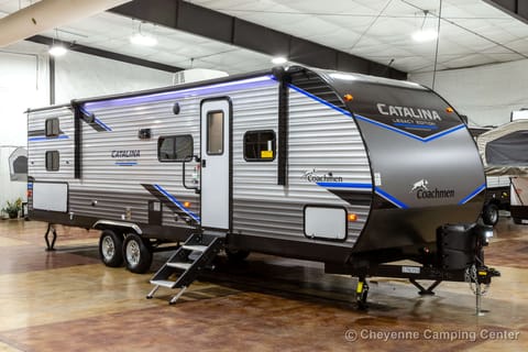 2022 Coachmen Catalina Legacy Towable trailer in Naperville