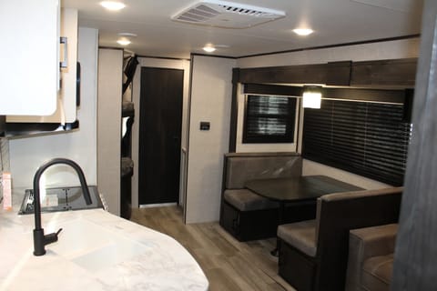 Family Adventure Ready! 2022 Jayco SLX, Sleeps 10, Tankless Hot Water Towable trailer in Folsom