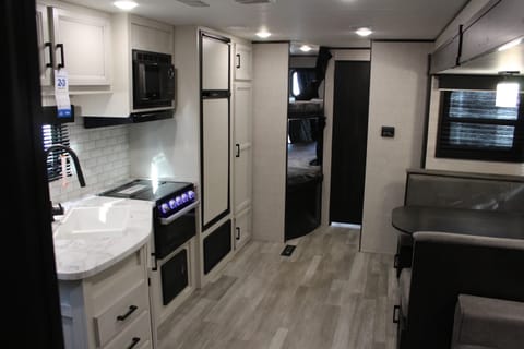Family Adventure Ready! 2022 Jayco SLX, Sleeps 10, Tankless Hot Water Towable trailer in Folsom