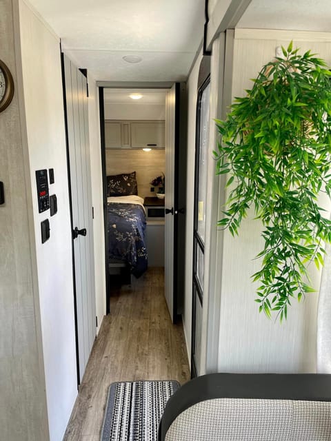 Blue Ridge!!! Beautiful and Spacious, 2022 Camp Anywhere Vibe Towable trailer in Blue Ridge