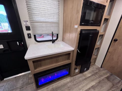 2024 Forest River Wolf Den 16EV Towable trailer in Belmont