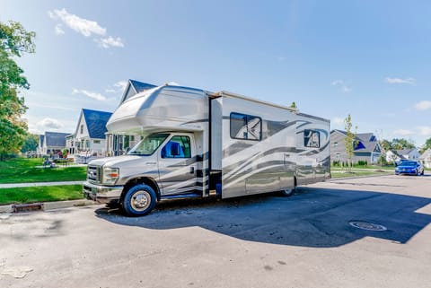 A Motorhome that goes everywhere Drivable vehicle in Ann Arbor