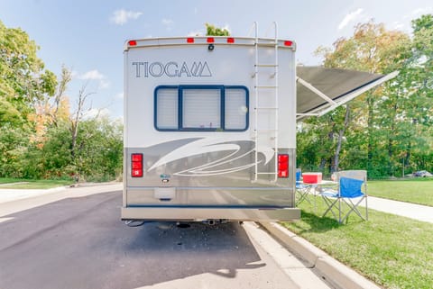 A Motorhome that goes everywhere Drivable vehicle in Ann Arbor