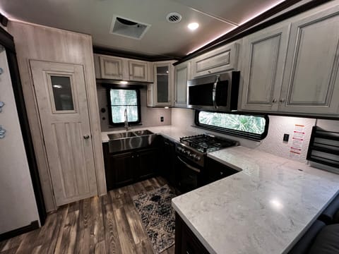 2022 Forest River Cardinal 390FBX Towable trailer in Leesburg