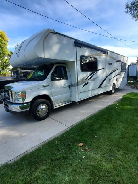 Memory Maker 2. Excellent condition Class C that sleeps a maximum of 8 Drivable vehicle in Great Falls