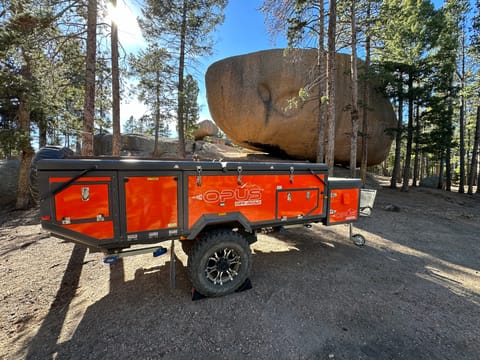 2023 Opus OP4 - The Ultimate Off-Road Camper, Tough & Luxurious Remorque tractable in Castle Rock