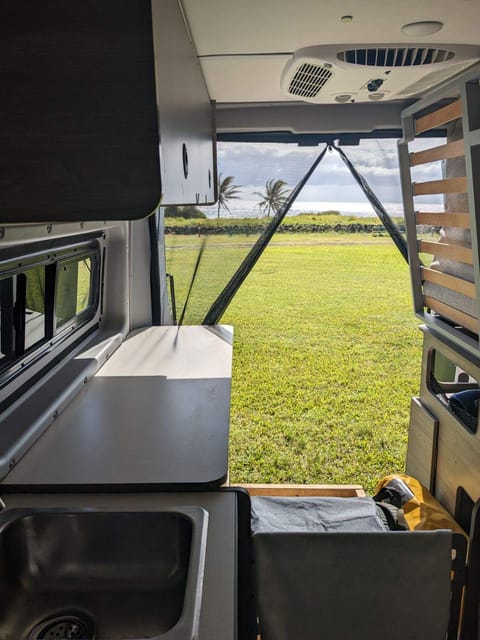 2022 Winnebago Solis Pocket only 1500 miles Drivable vehicle in Kihei