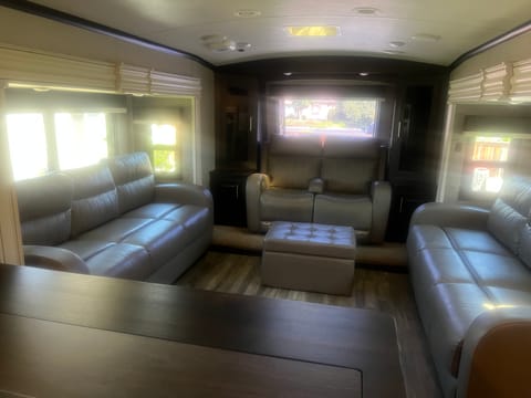 2021 Jayco North Point Tráiler remolcable in Elk Grove