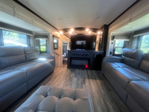 2021 Jayco North Point Tráiler remolcable in Elk Grove