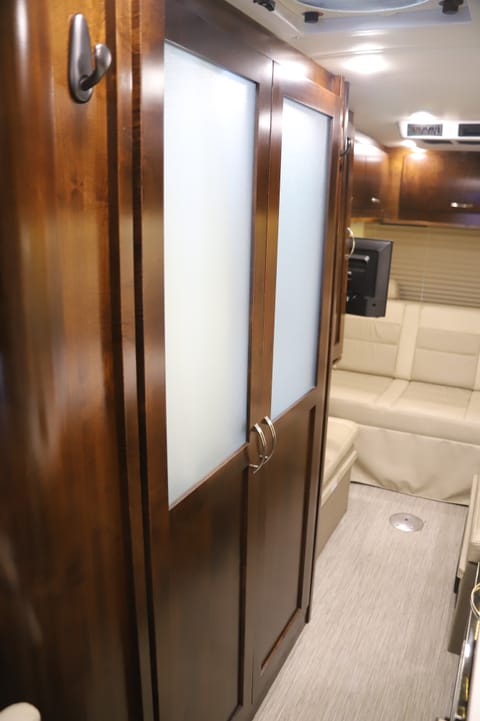 Silverback: 2019 Forest River Coachmen Galleria 24Q 10 seats Drivable vehicle in Campbell