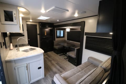 2020 Jayco Jay Feather Towable trailer in Grand Forks