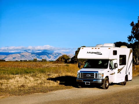 Meet “Wander” – Easy, Clean, Renovated 19' RV for New Travelers Drivable vehicle in Hayward
