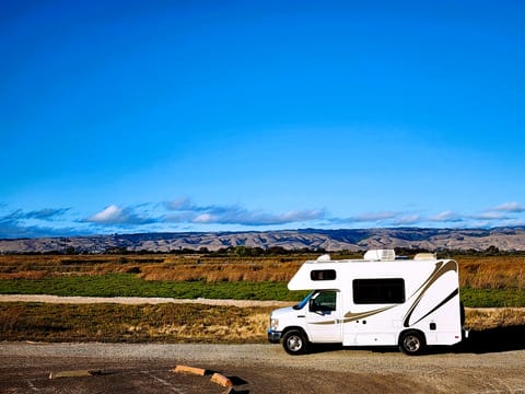 Meet “Wander” – Easy, Clean, Renovated 19' RV for New Travelers Drivable vehicle in Hayward
