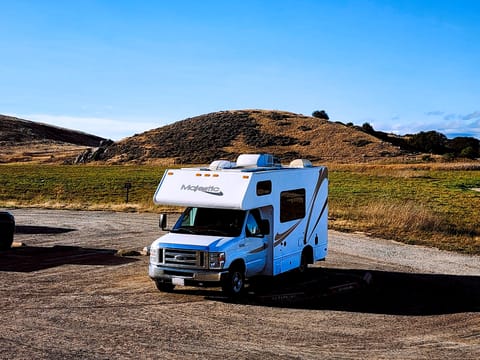 Meet “Wander” – Easy, Clean, Renovated 19' RV for New Travelers Drivable vehicle in Hayward