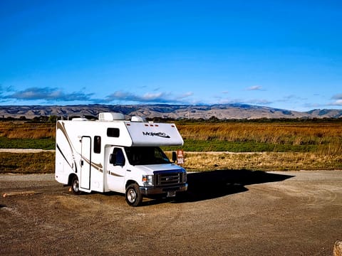 Meet “Wander” – Easy, Clean, Renovated 19' RV for New Travelers Drivable vehicle in Hayward