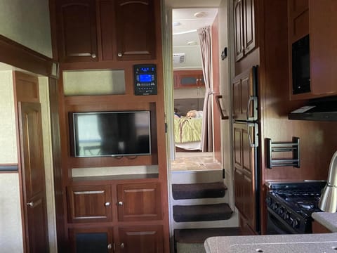 2016 Forest River Rockwood Signature Ultra Lite Towable trailer in Collierville