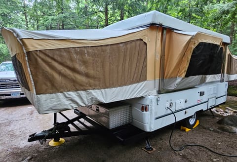 1999 Coleman Grand Tour Mesa Towable trailer in Tilton