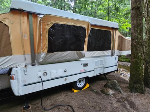 1999 Coleman Grand Tour Mesa Towable trailer in Tilton