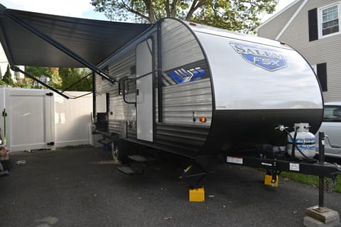 Sleep up to 7 or 4 comfortably in this cute compact 23 foot bunk camper Towable trailer in Worcester